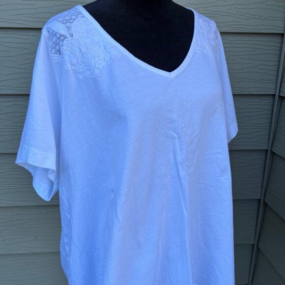 Lane Bryant white dressy T-shirt, V-neck, short sleeve, women's size 22/24 - Picture 3 of 6